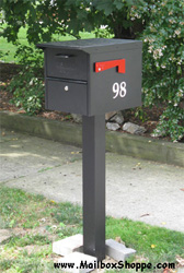 Locking Roadside Mailbox